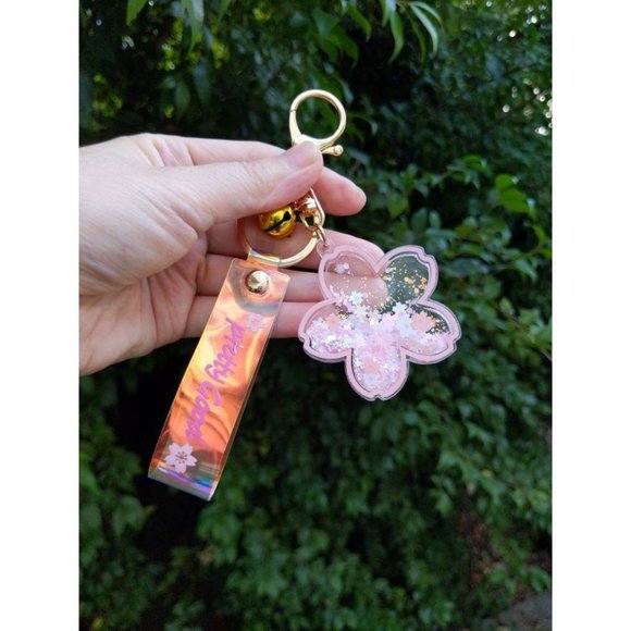 Sakura Liquid Shaker Keychain Snowglobe shaker keychain NIP - Picture 7 of 8